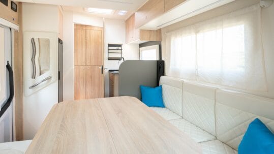 Atlantis Carbon 595 - interior WC