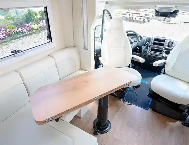 Atlantis Carbon 595 - interior WC